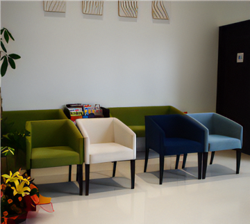 ①クリニック外観②受付③待合室　※画像はイメージです