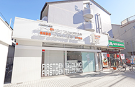 ①患者様の笑顔を大切にします②外観③受付