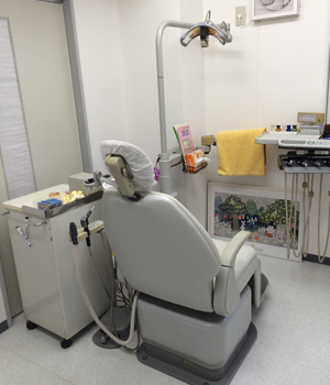 ①外観②受付③診療室