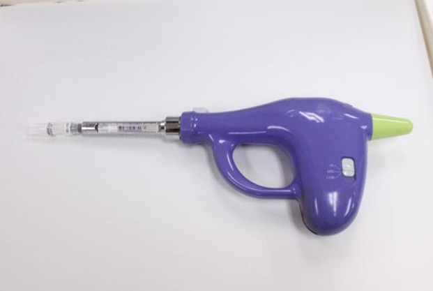 痛みを極力抑える電動注射器