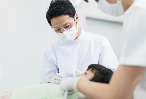 光殺菌器やレーザー機器を活用した歯周病治療を提供しています