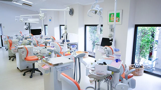 【インプラント専門医在籍・駐車場完備】高度な治療技術で幅広い診療に対応するとみつか歯科医院