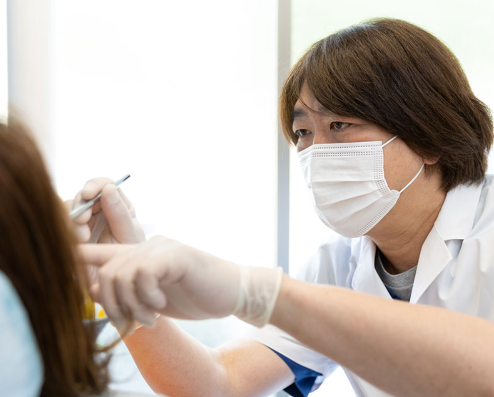 定期的な検査とケアで歯周病の進行を防ぎます