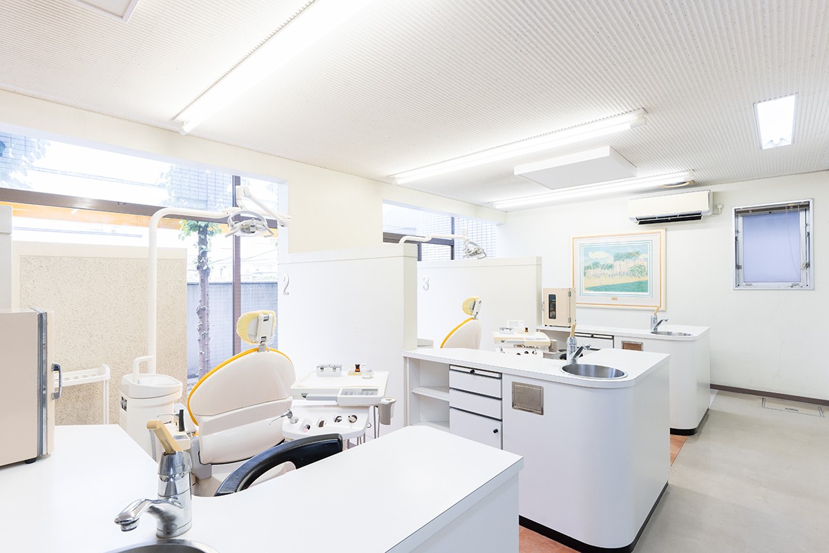 明るい雰囲気の診療室