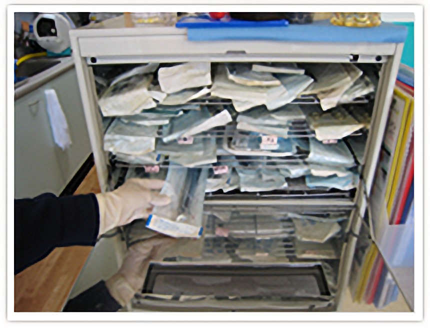 ①明るい診療室②最新の診察台③滅菌後の器具