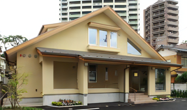 ①クリニック外観②受付③診療室