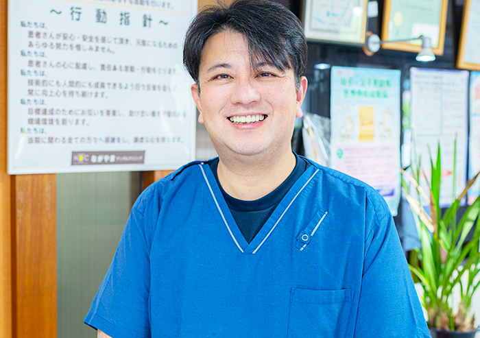 ①医院外観②院長③キッズスペース