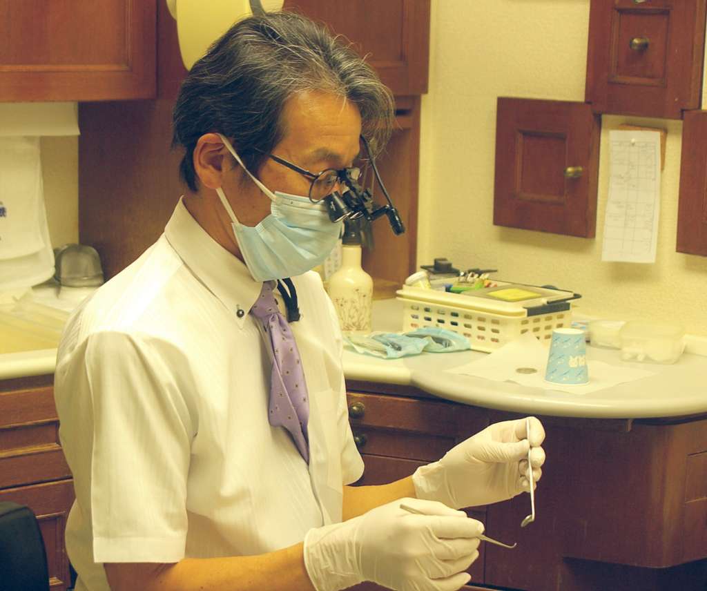 日本歯周病学会の専門医と日本臨床歯周病学会の認定衛生士がいる歯周病の専門集団です（主に自費診療）