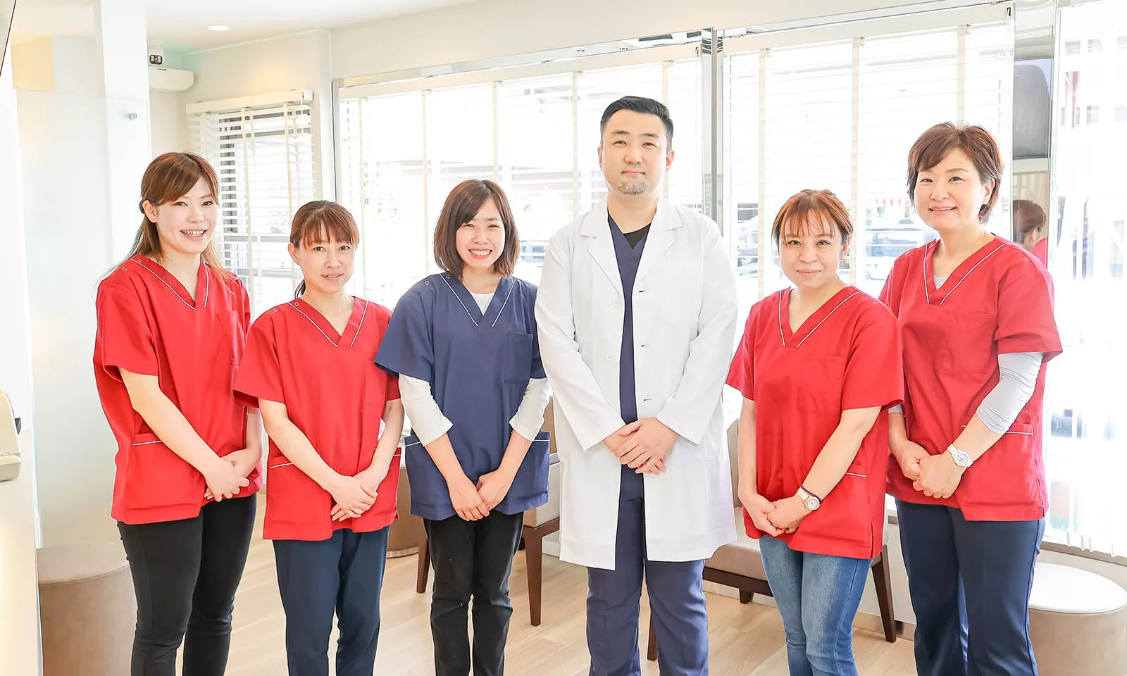 身体的な理由や高齢などで通院が困難な患者様に対して、訪問歯科診療を提供しています。