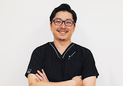 経験豊富な院長が、一人ひとりに合わせたインプラント治療を担当