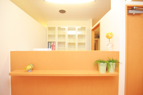 ①歯科医院入口②受付③診療室