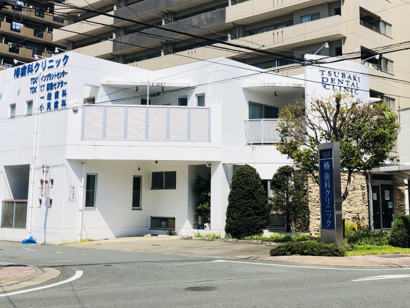 ①医院外観 ②受付 ③院内技工室