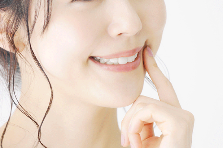 美しい口元を演出する歯のケアを行います。