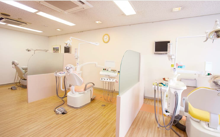 ①外観②受付③診療チェア