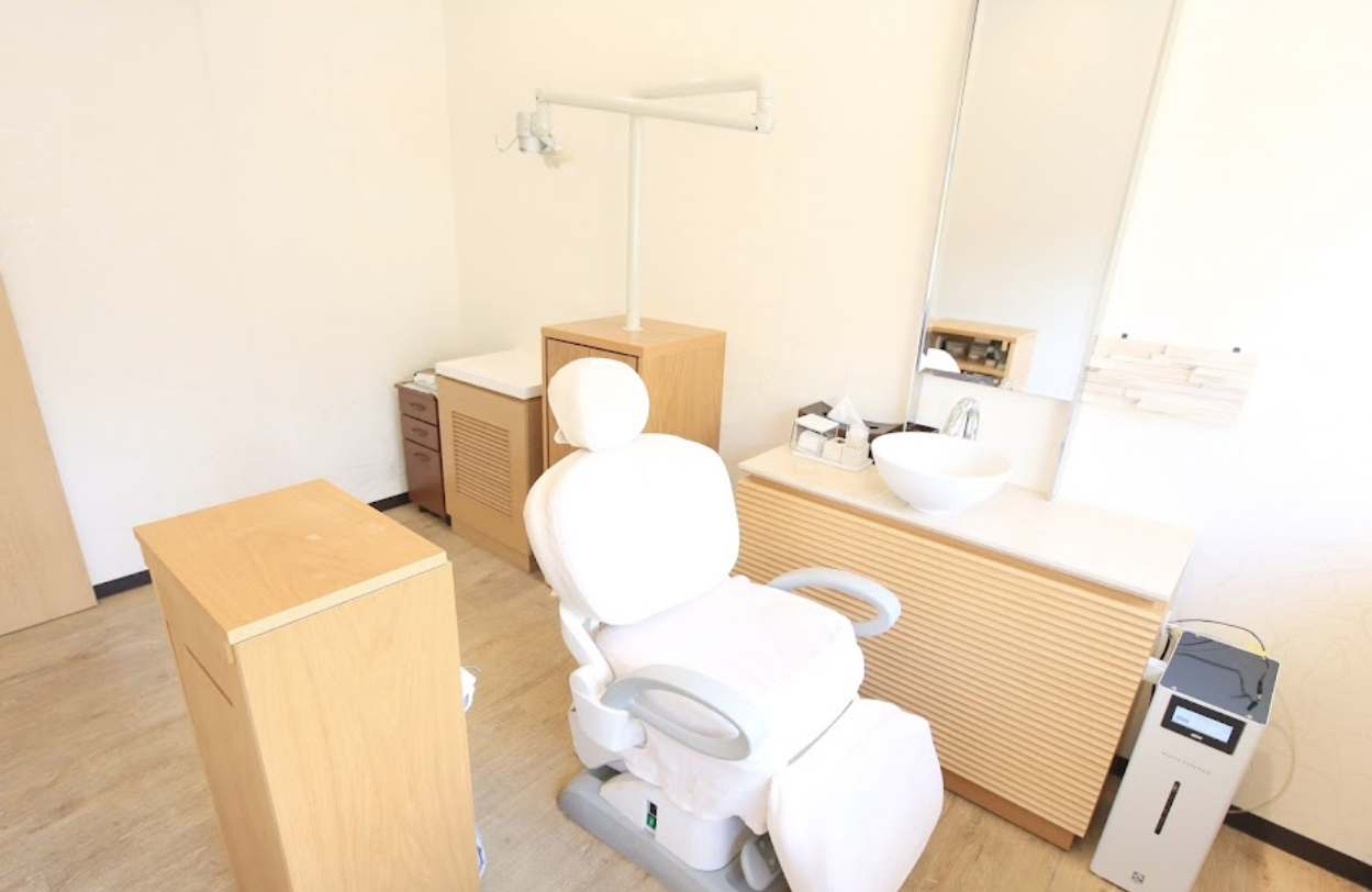 【土曜日診療あり】【中板橋駅徒歩5分】ホワイトエッセンスの加盟医院でインプラント専門医も在籍するクリニック「まるやま歯科クリニック」