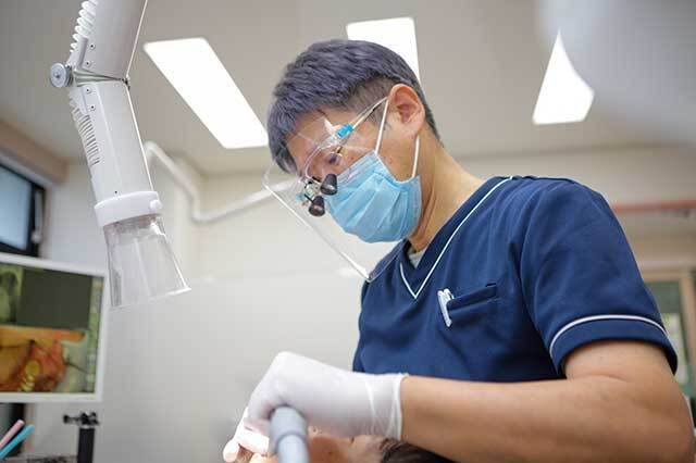 ①診療室・医院外観 ②診療風景 ③待合室