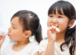 幼少期からの予防ケアは、トラブルを未然に防ぎ、お子様が楽しく前向きな気持ちで取り組むことができるため、ぜひ習慣化をお勧めします。
