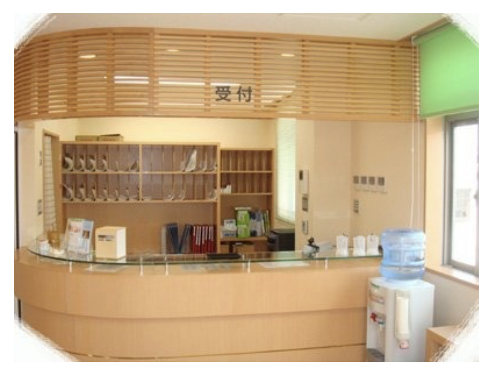 ①受付②待合室③医院周辺地図