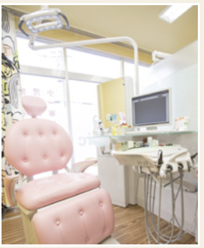 ①丁寧にお話を伺います②明るい診察室③キッズスペース