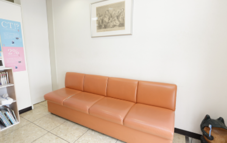 ①受付　②待合室　③診療室