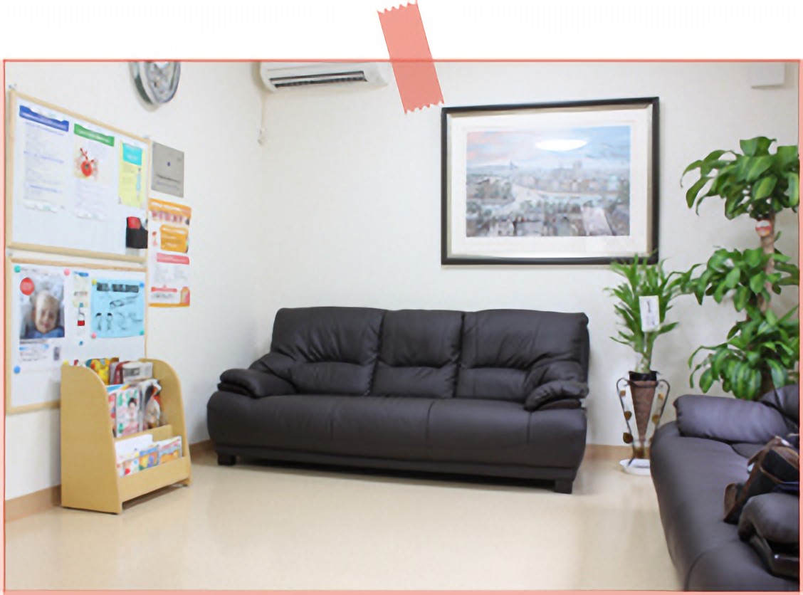 ①医院外観②受付③待合室