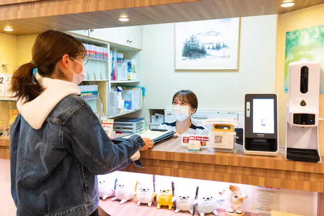 ①受付②診療台③治療の様子