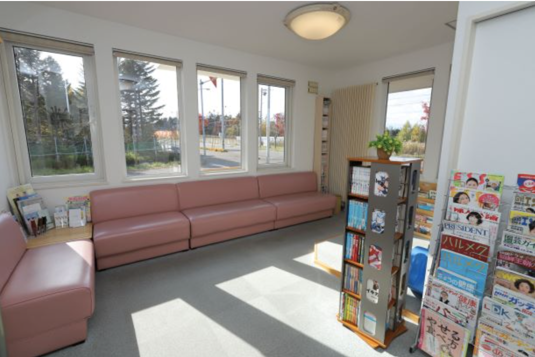 ①クリニック受付　②待合室　③カウンセリング室