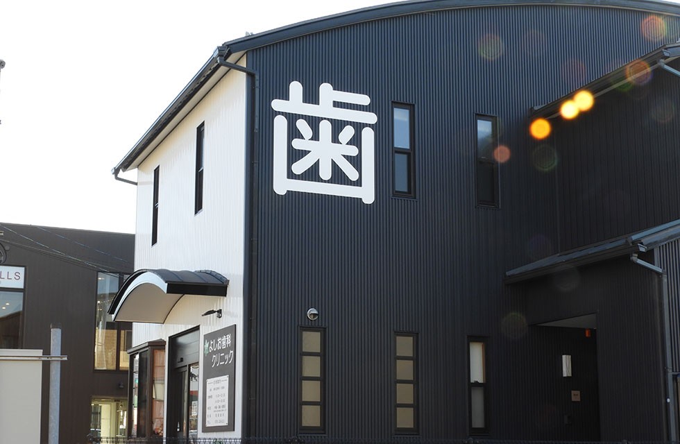 院に向かって右側に専用駐車場がございます