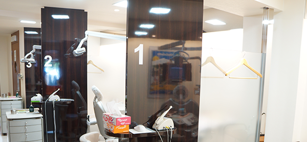 【JR湘南新宿ライン 辻堂駅より徒歩1分】駅の近くで予防処置に力を入れながら審美的な補綴治療にも余念がない永海歯科医院