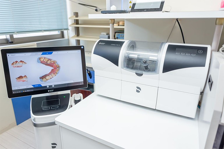 セレック（CEREC）を導入しています