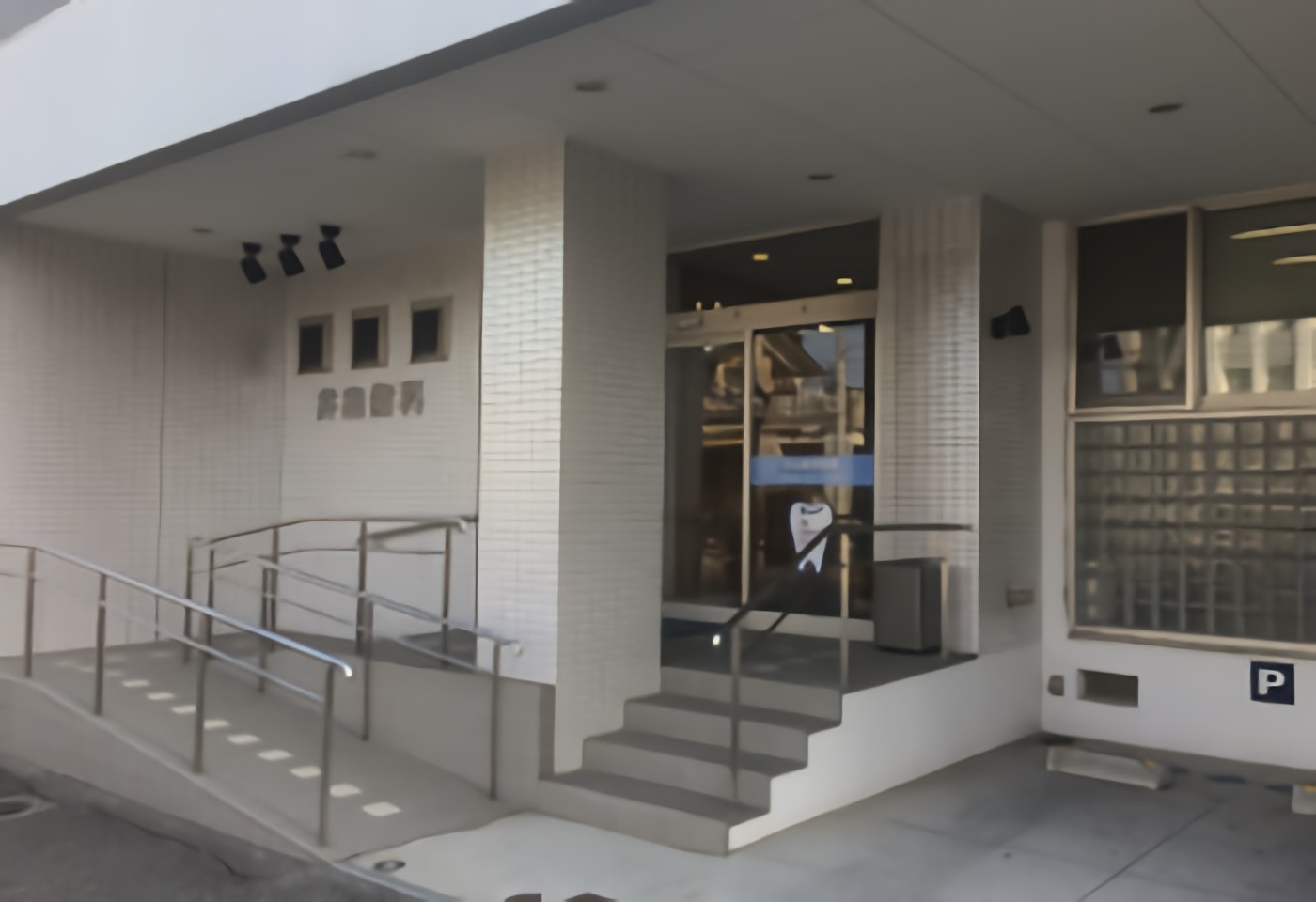 ①医院入口②待合室③受付