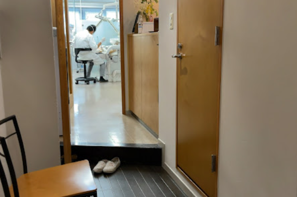 ①治療スペース②治療風景③治療ユニット