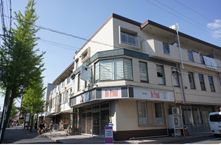 ①外観②受付③待合スペース