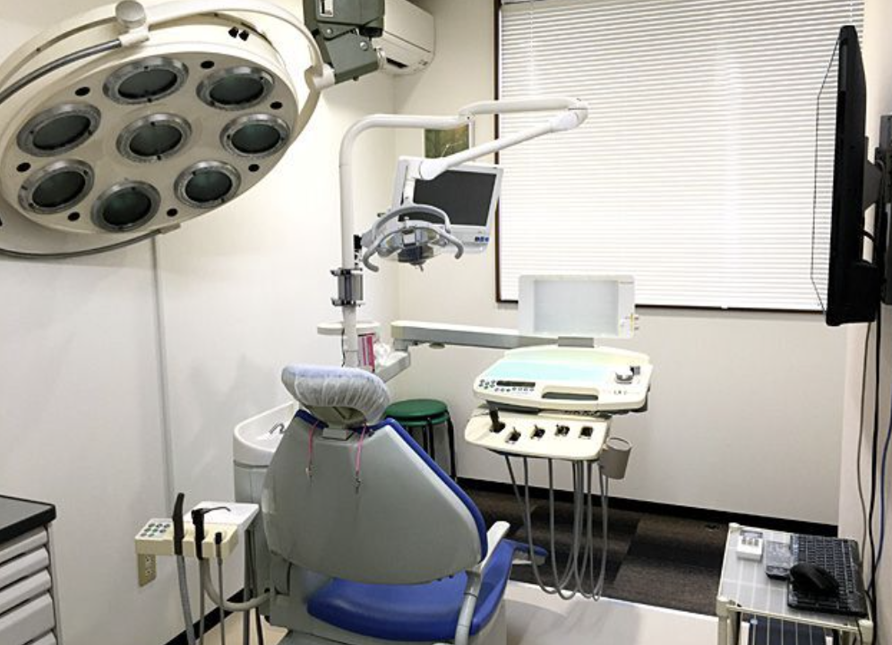 歯を失った方に向けて、入れ歯とインプラント治療を提供しています