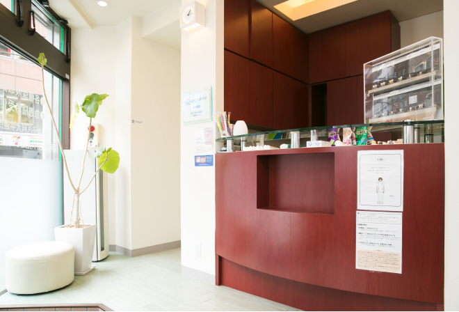 ①当医院の特徴 ②受付 ③診療室