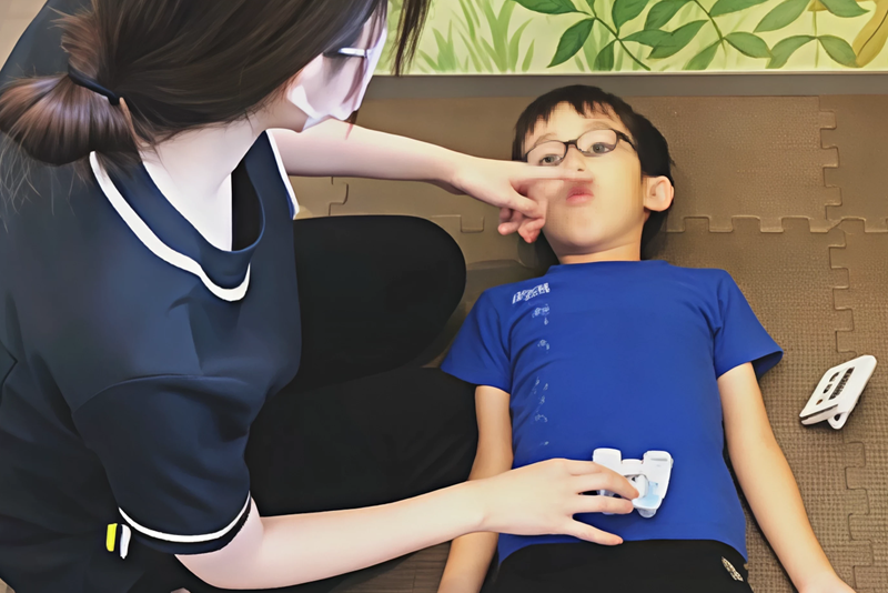 マウスピース型装置と筋機能トレーニングで子どもの正しい歯並びを育成