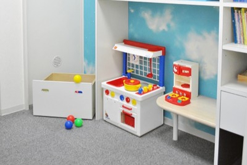 お子様連れでも受診しやすいようキッズルームも用意しています