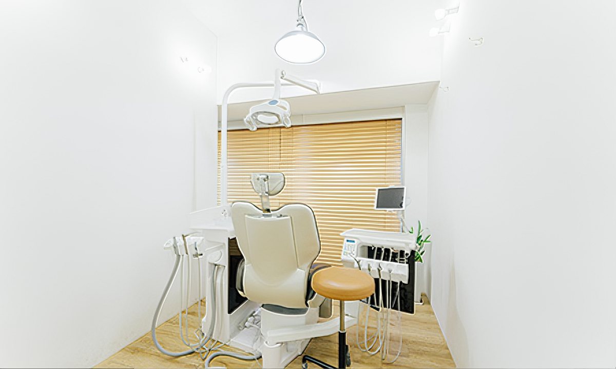 ①外観②受付③診察室