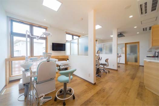 ①待合室 ②キッズスペース ③診療室