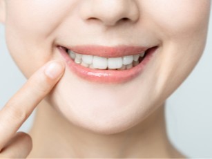 年齢を理由に治療を諦めていた方にも、一人ひとりのご要望に合わせた治療を一緒に考えています