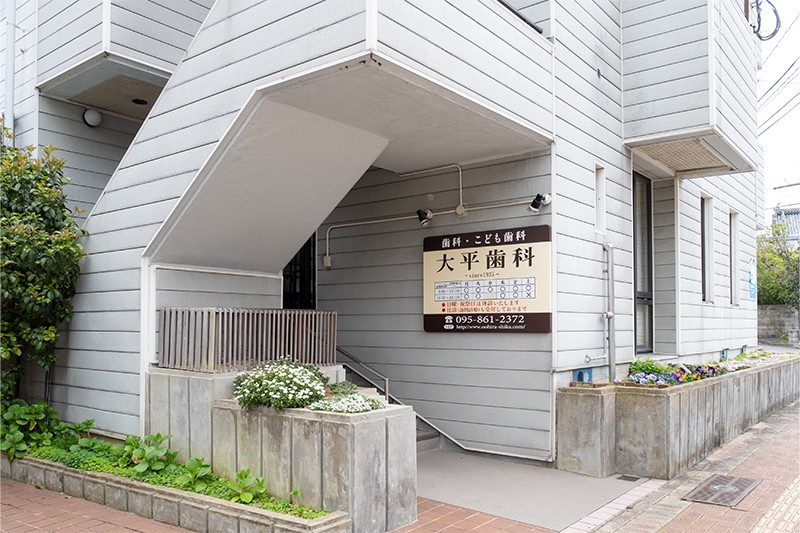 ①外観②受付③待合室