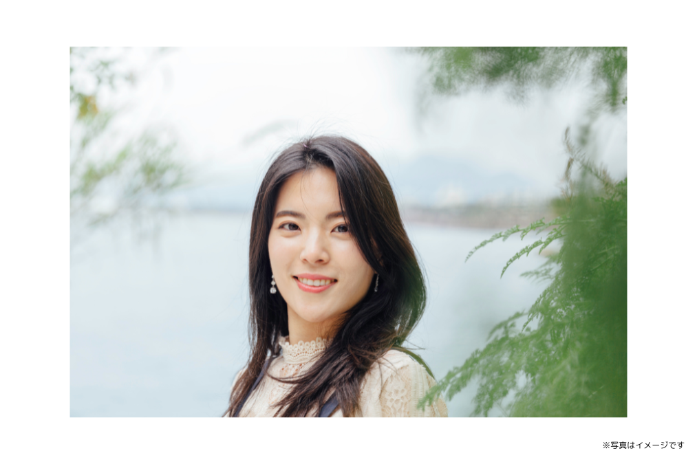 セラミックで隣り合う歯に合わせた色調を実現します