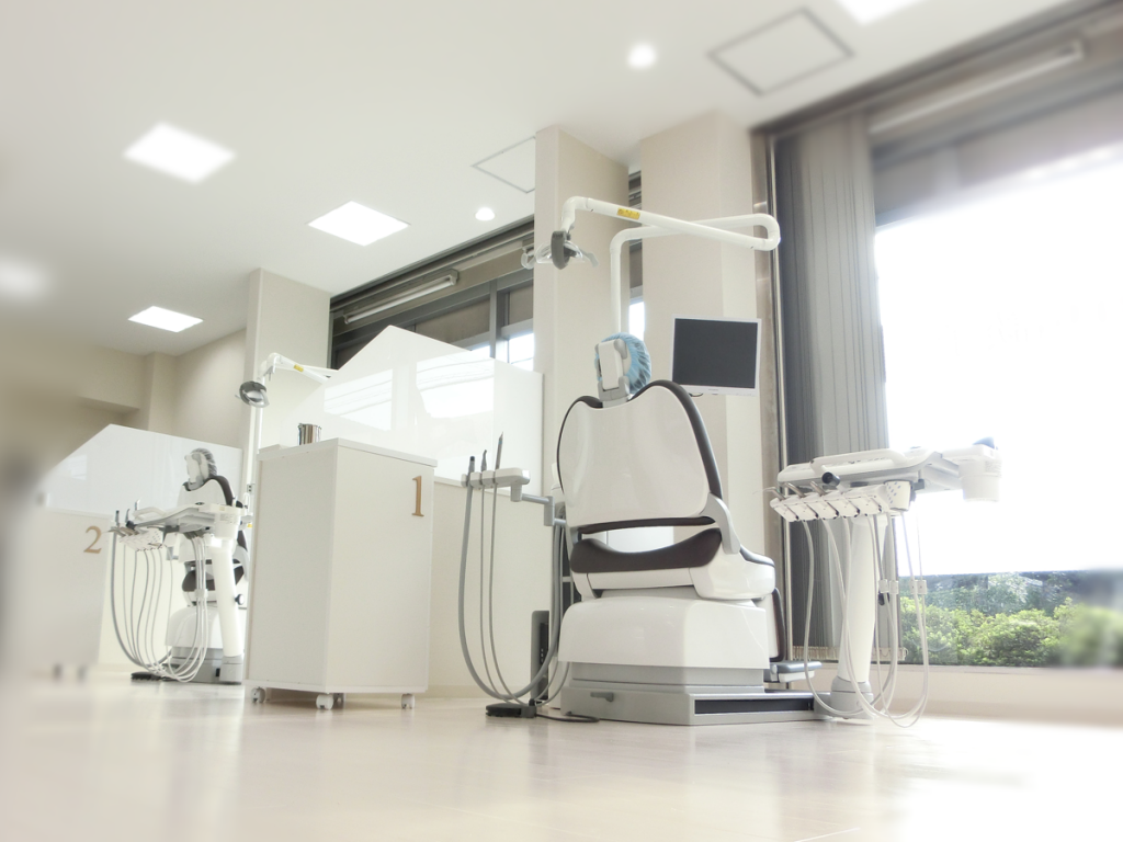 【八街駅 徒歩8分】訪問診療にも対応し幅広い診療を提供する八街歯科クリニック