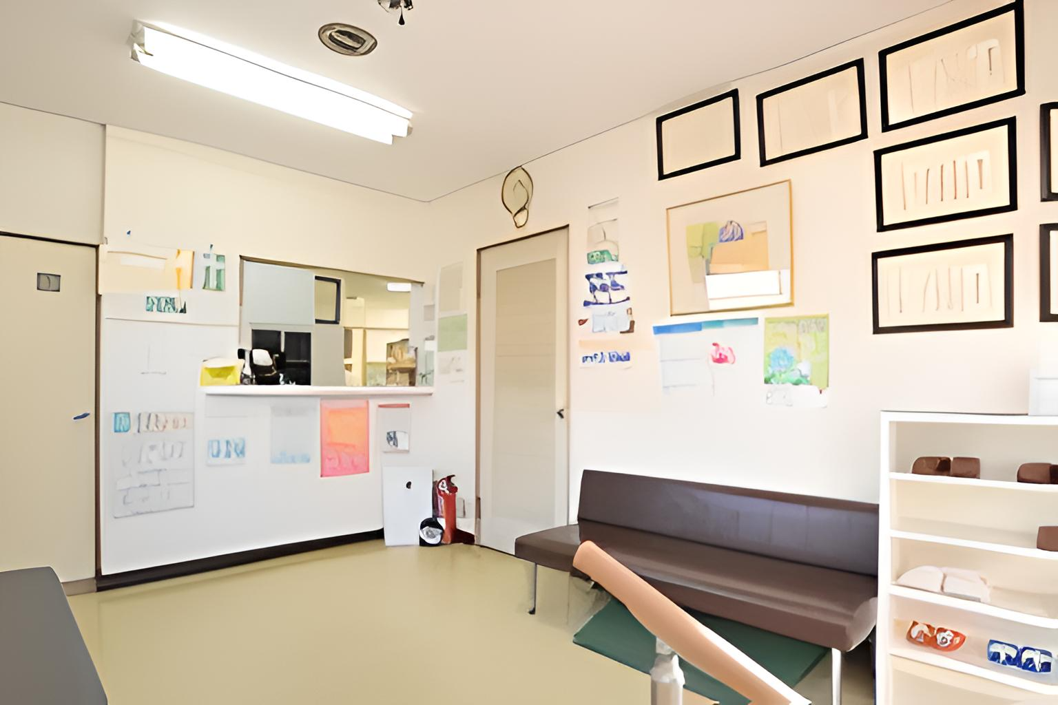 【高畑駅から徒歩21分・駐車場約10台完備】矯正歯科と小児歯科に対応する板津歯科医院