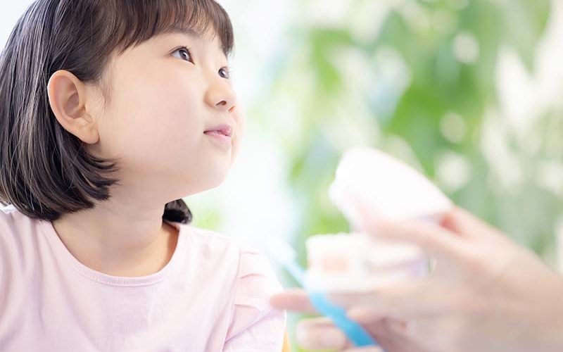 お子様の「できた」という気持ちを育む声かけも大切にしています。