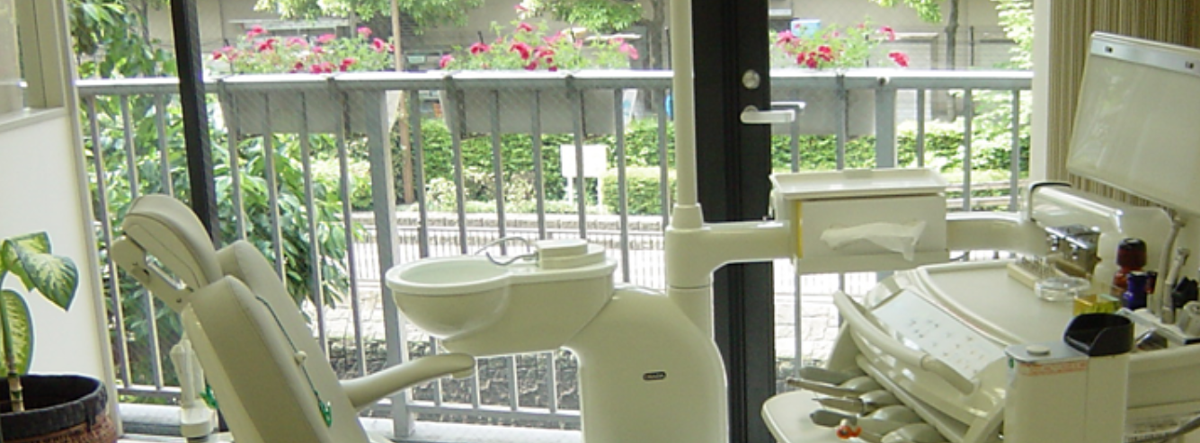 【JR田町駅徒歩6分】港区芝浦の運河に面した明るい歯科クリニック