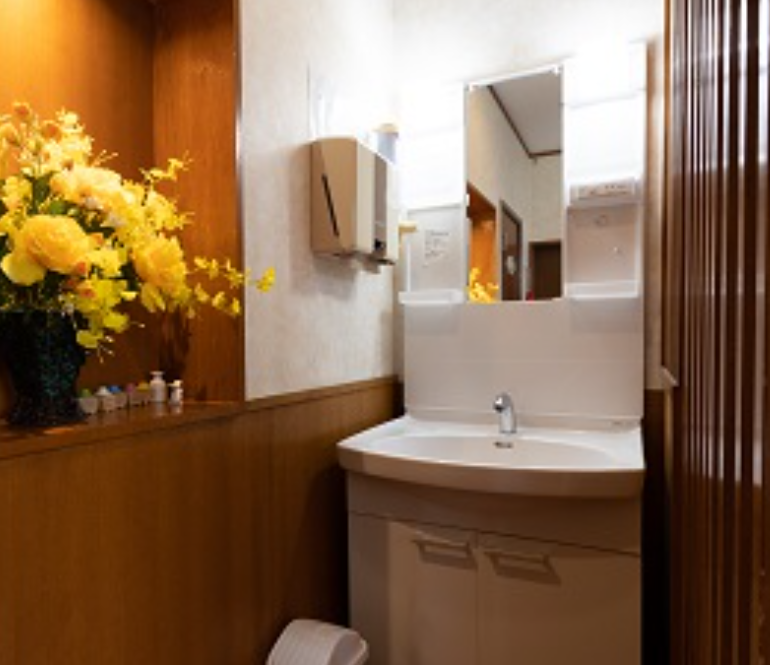 ①受付②パウダールーム③キッズスペース