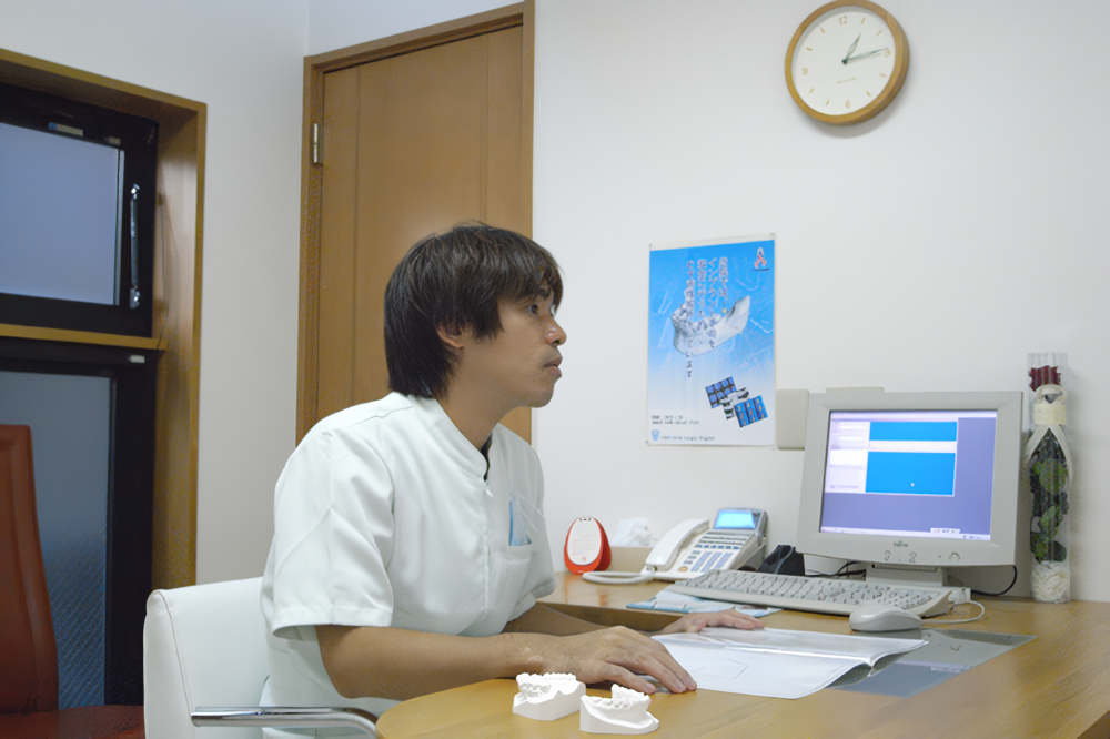 白く審美的な修復物を安価で作製する方法です