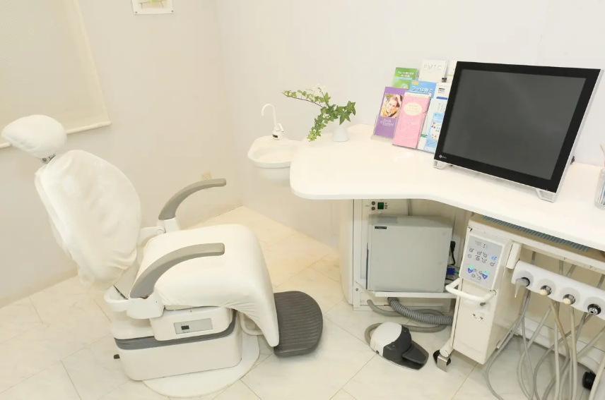 透明な装置やマウスピースで、快適な矯正をサポート