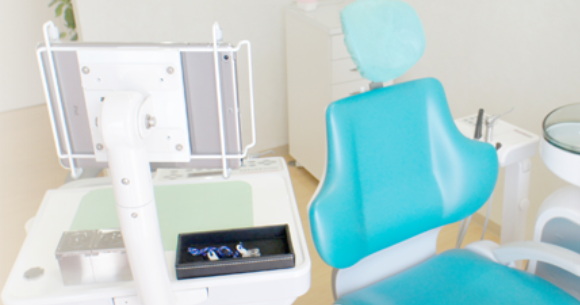 【JR多治見駅より車で5分】【土日診療あり】診断と予防を大切に患者様に寄り添った治療を行うよつば歯科